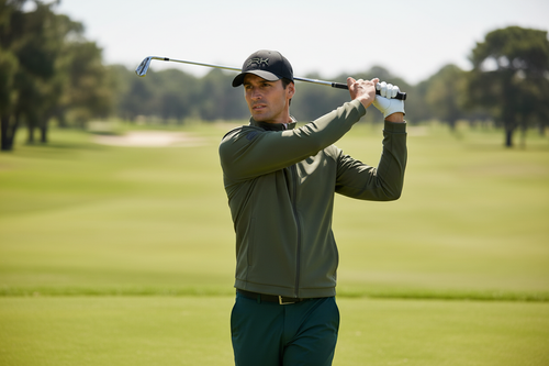 Foto de campaña - Chaqueta bicolor verde BRK en campo de golf